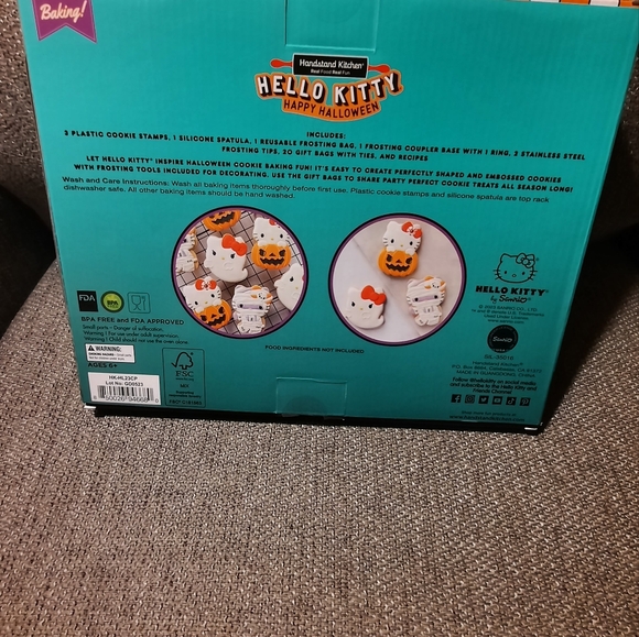 Hello Kitty, 2 piece set Happy Halloween cookie stamp and cupcake party set - Picture 5 of 5